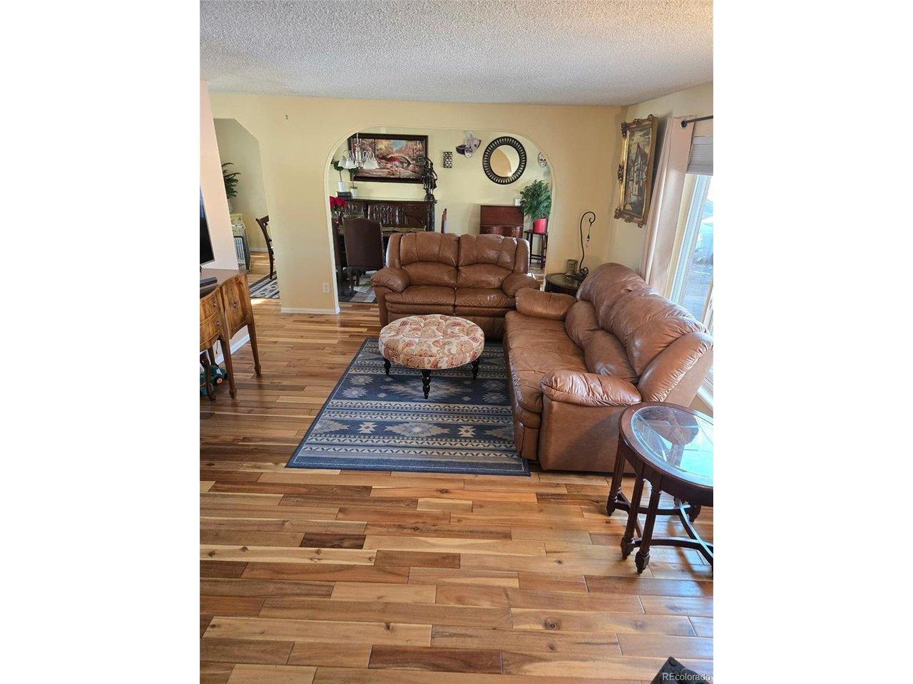 Image 2: Living room