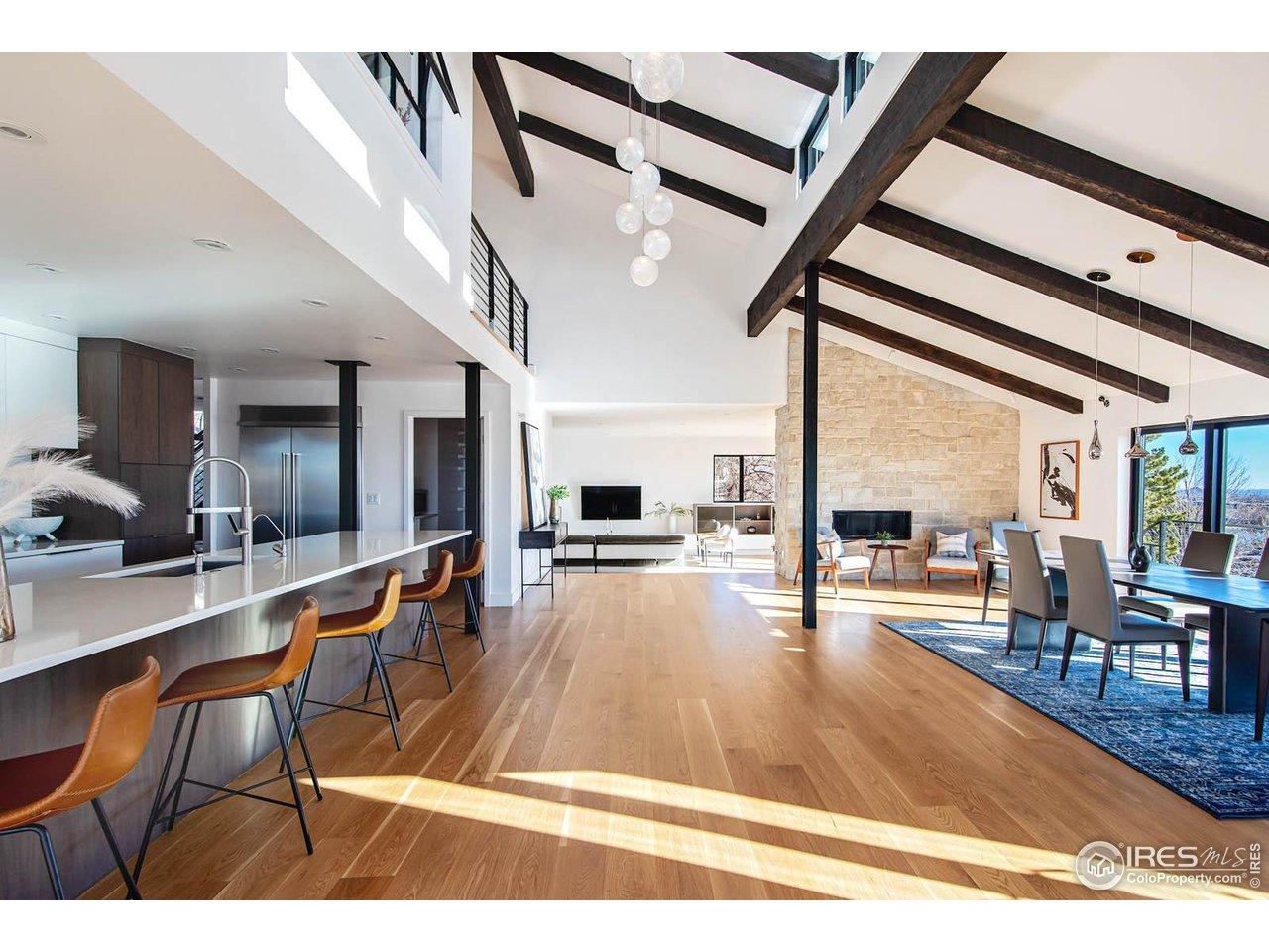 Image 2: Light-filled Great Room with panoramic bird-eye views in all directions Image 2: Light-filled Great Room with panoramic bird-eye views in all directions
