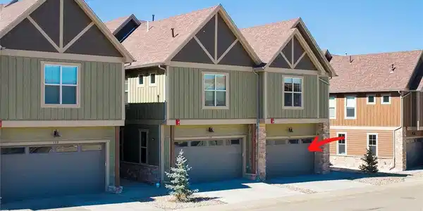 Image 4: 2-Car Attached Garage