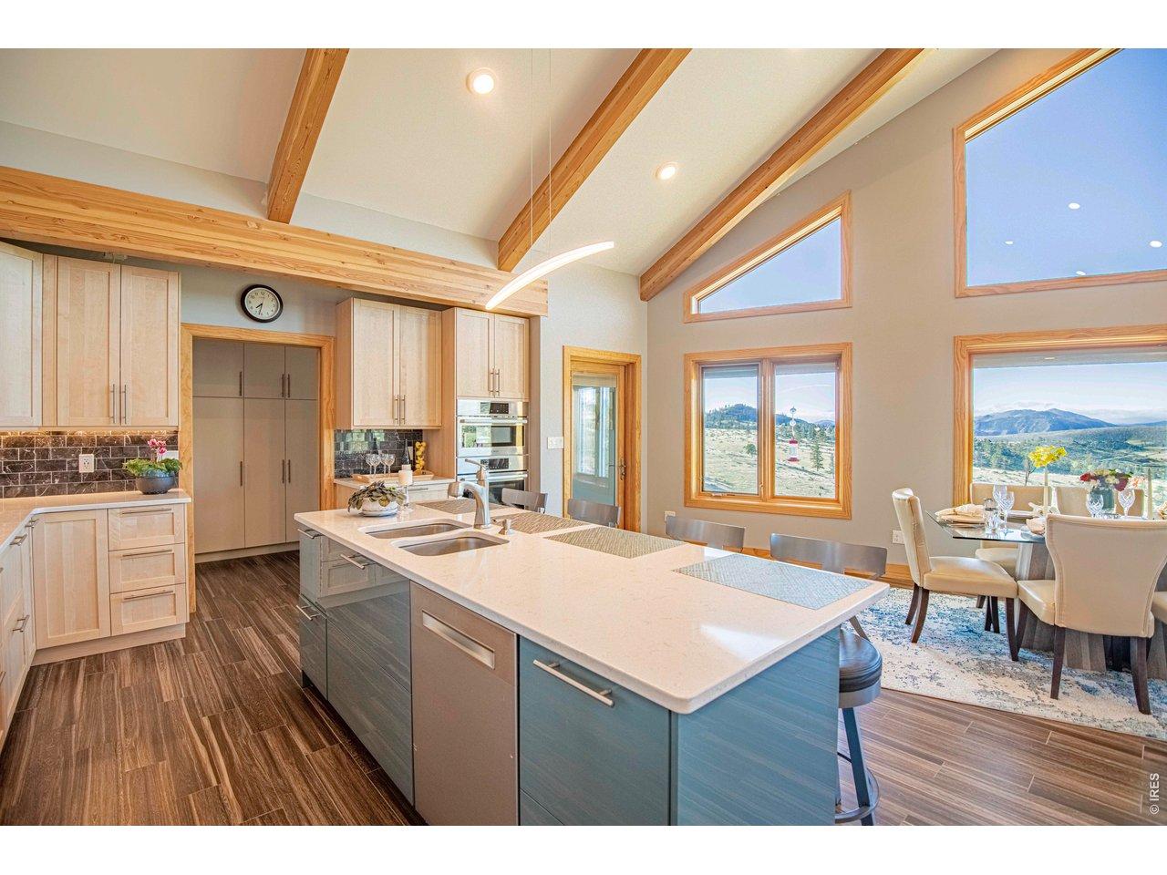 Image 3: Quartz countertops and oversized island Image 3: Quartz countertops and oversized island