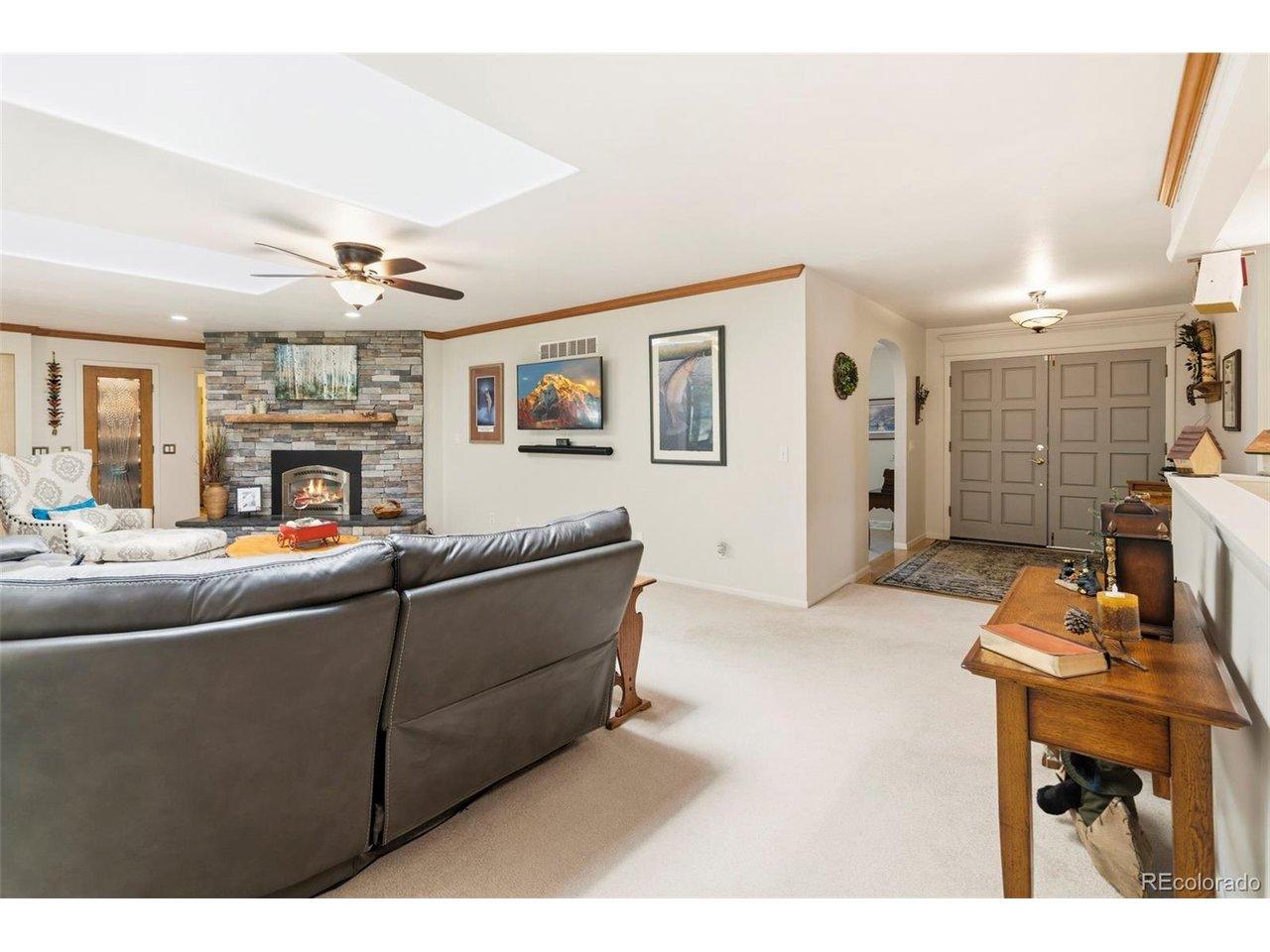 Image 4: Main Floor Family Rm Image 4: Main Floor Family Rm