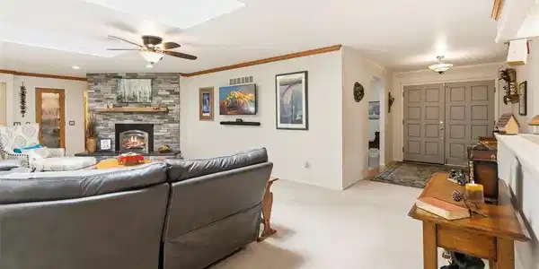 Image 4: Main Floor Family Rm Image 4: Main Floor Family Rm