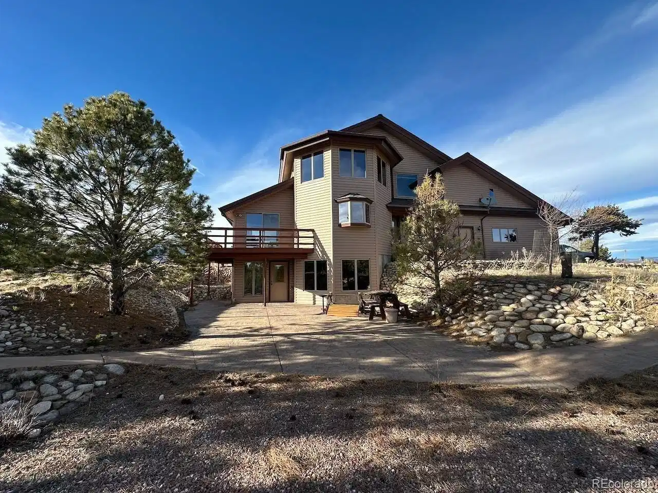Image 1: well constructed home, on large lot, in desirable neighborhood, with outstanding mountain views