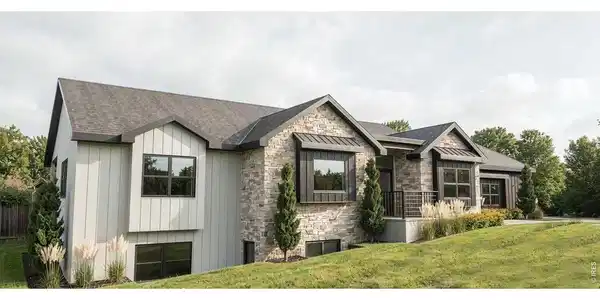 2128 Longs Peak Ave