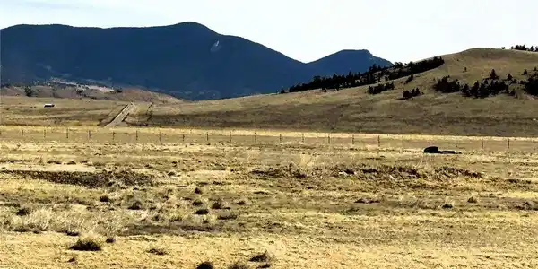 Image 3: View east northeast over the property to Badger Mountain Image 3: View east northeast over the property to Badger Mountain