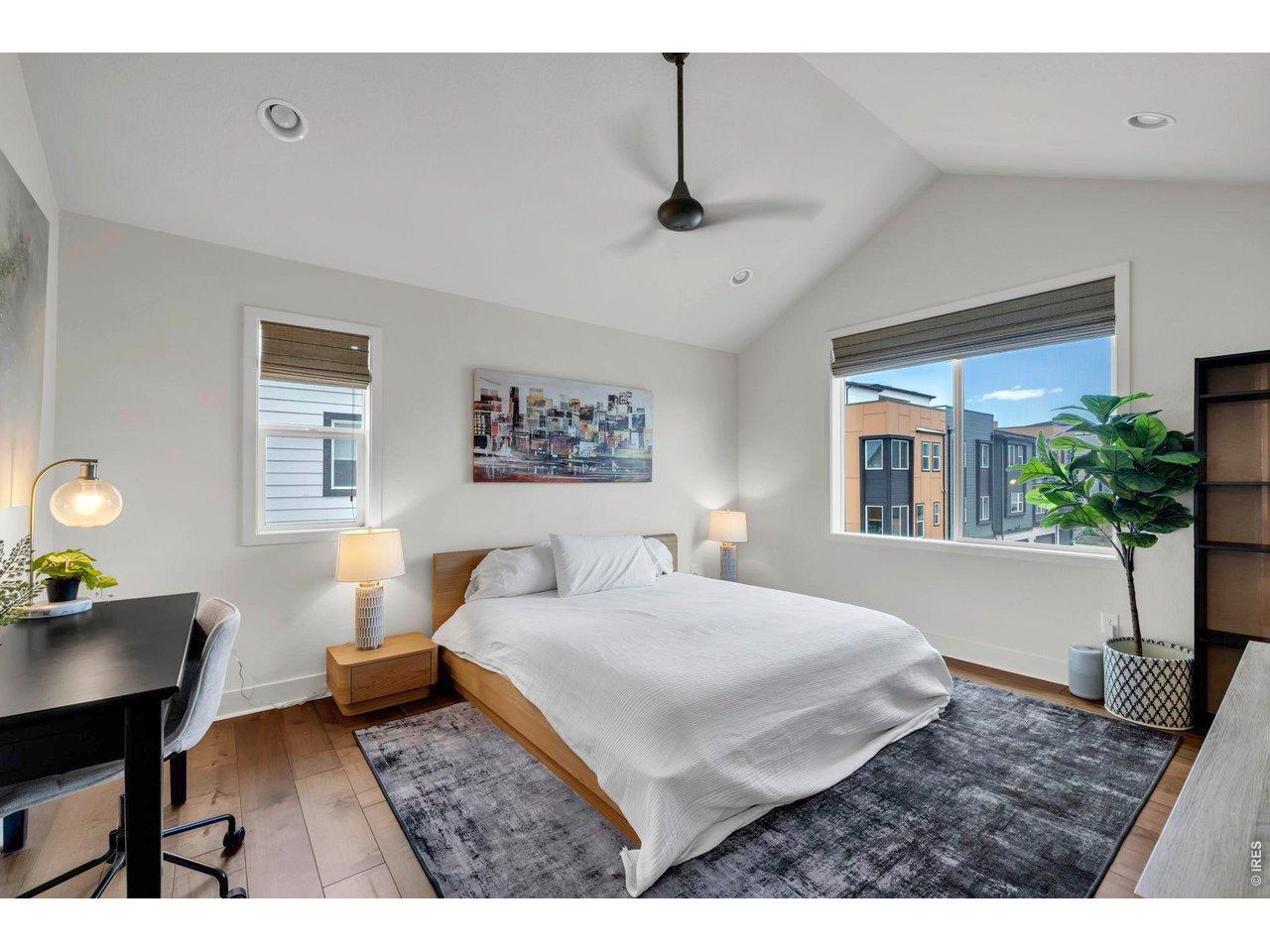 Image 4: Spacious Primary Bedroom with En-Suite Bathroom Image 4: Spacious Primary Bedroom with En-Suite Bathroom