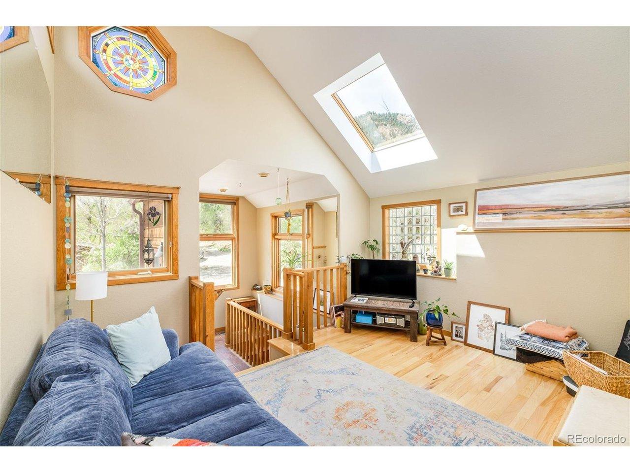 Image 4: pitched ceilings + lots of light Image 4: pitched ceilings + lots of light