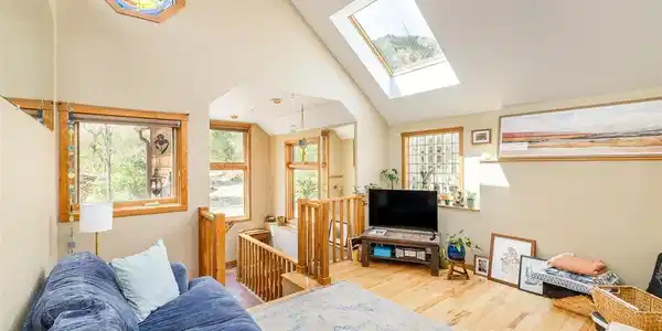 Image 4: pitched ceilings + lots of light Image 4: pitched ceilings + lots of light