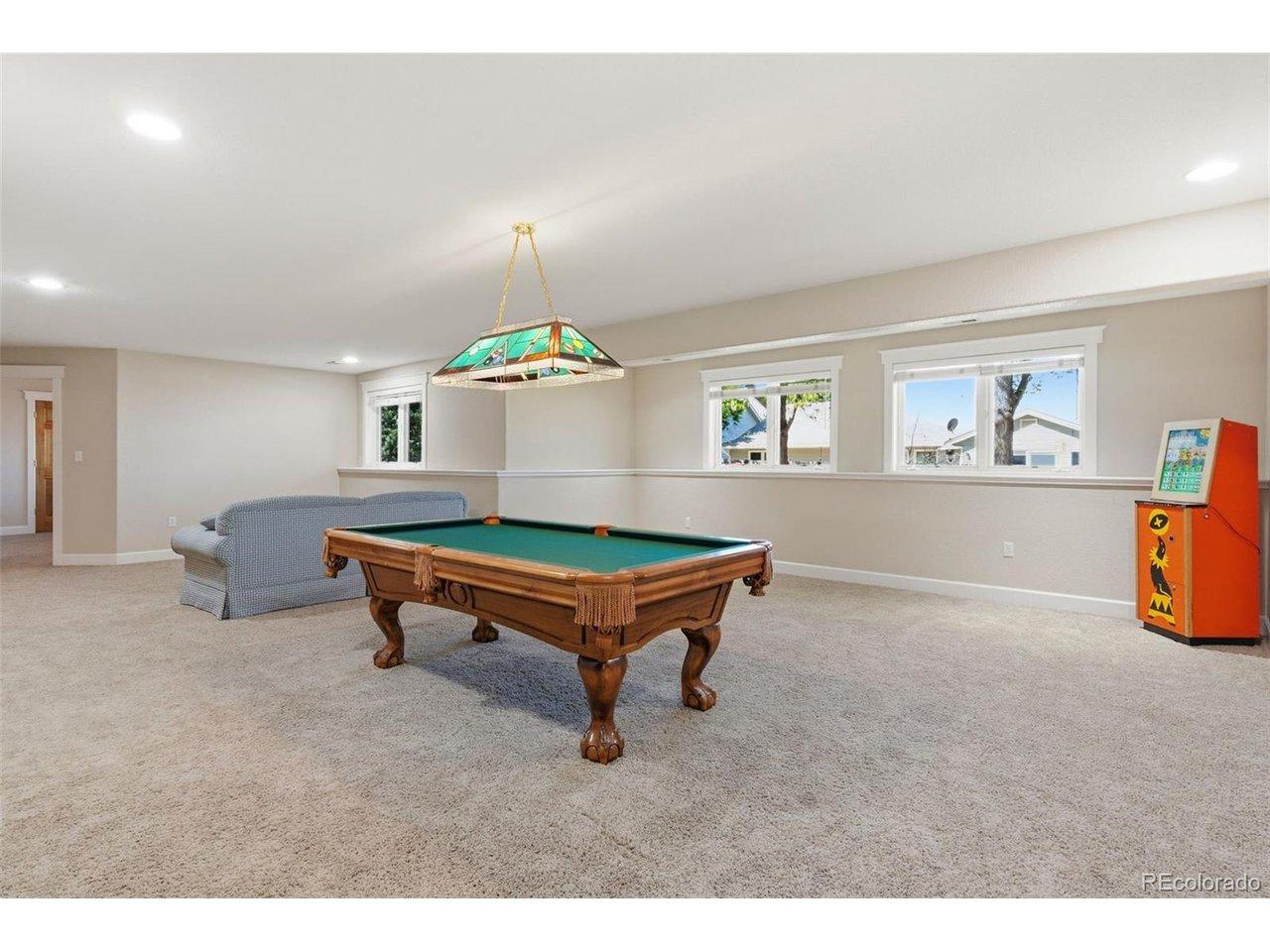 Image 4: GARDEN-LEVEL DAYLIGHT REC-ROOM.