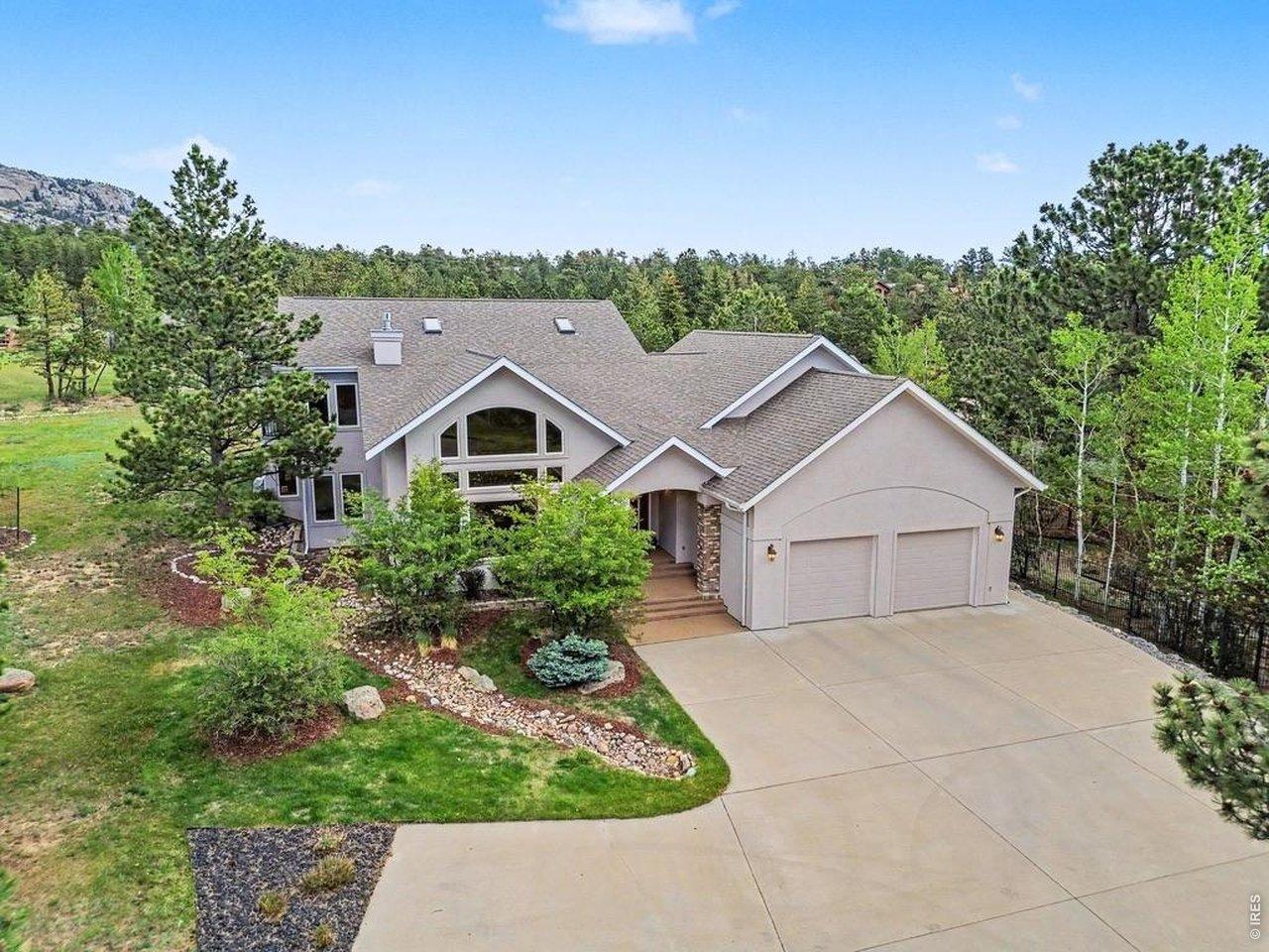Image 4: Surrounded by thoughtful landscaping, trees and views Image 4: Surrounded by thoughtful landscaping, trees and views
