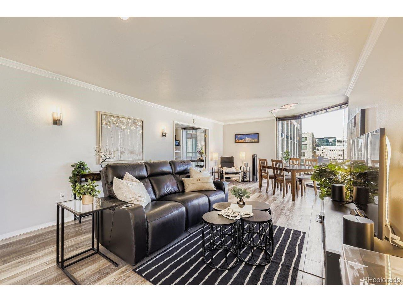 Image 3: Living Room