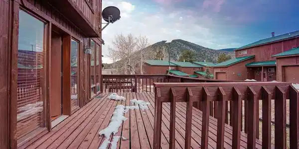 Image 4: Back Deck Image 4: Back Deck