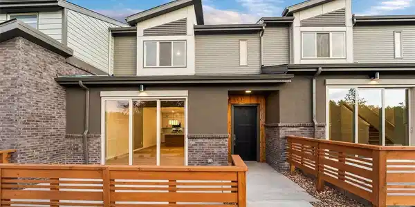 Image 2: BRIGHT AND LIGHT BRISTOL FLOOR PLAN!