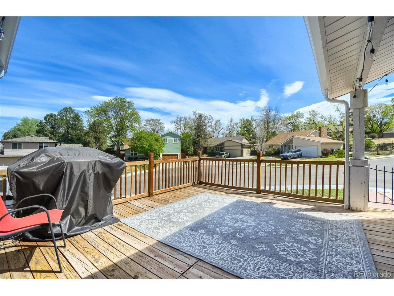 Image 3: Front Deck