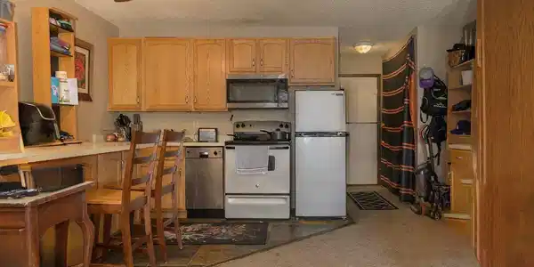 Image 4: Kitchen / Living Image 4: Kitchen / Living