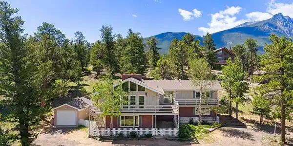 Image 2: Large lot, large home, circular drive Image 2: Large lot, large home, circular drive