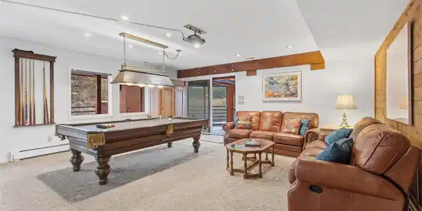 Image 4: Family room with home theatre projection and screen