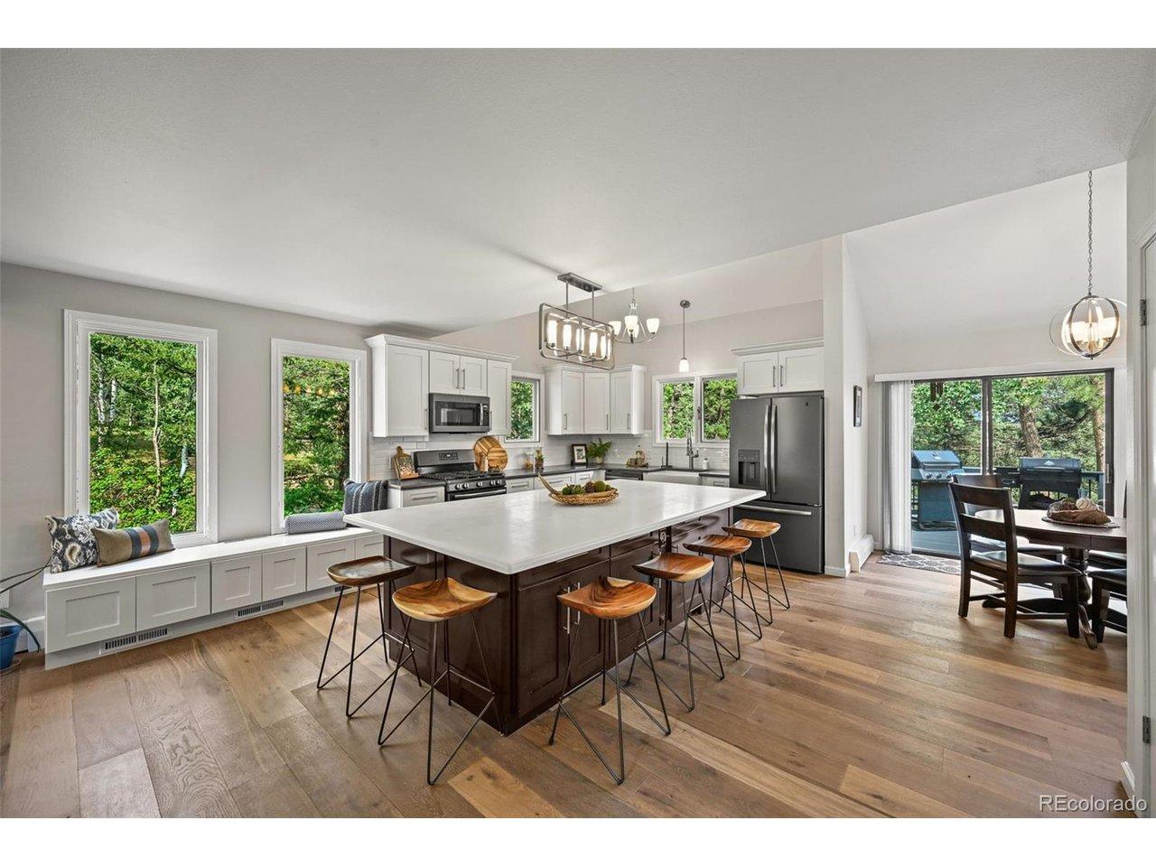 Image 1: Bench window seating too; lots of windows! Image 1: Bench window seating too; lots of windows!