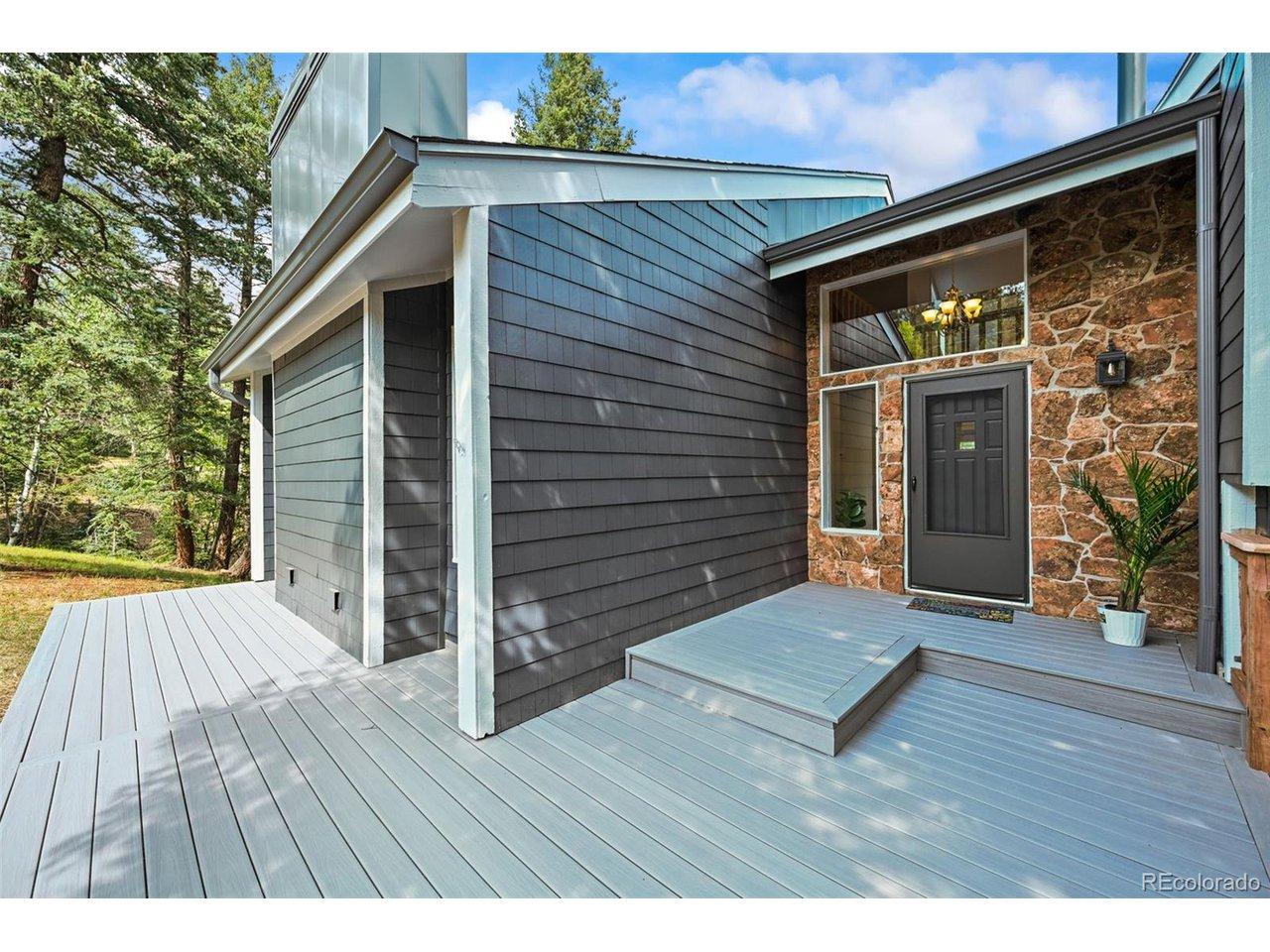 Image 4: Transom & Trapezoidal windows throughout for lots of natural light. Image 4: Transom & Trapezoidal windows throughout for lots of natural light.