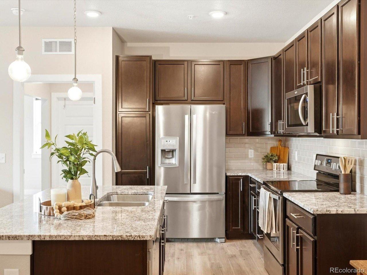 Image 1: Stainless steel appliances and granite countertops Image 1: Stainless steel appliances and granite countertops