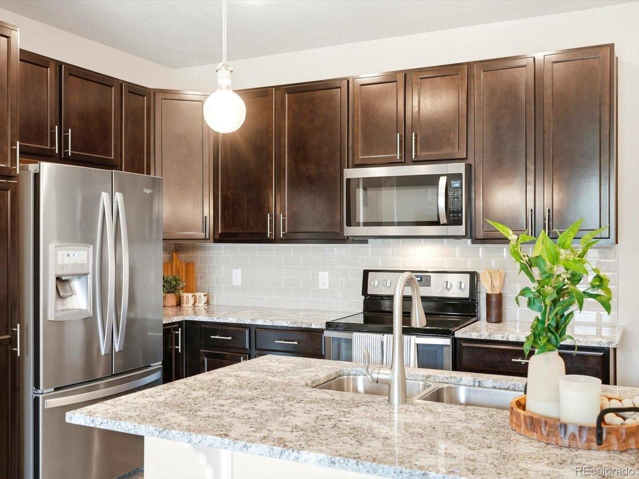 Image 2: Stainless steel appliances and granite countertops Image 2: Stainless steel appliances and granite countertops