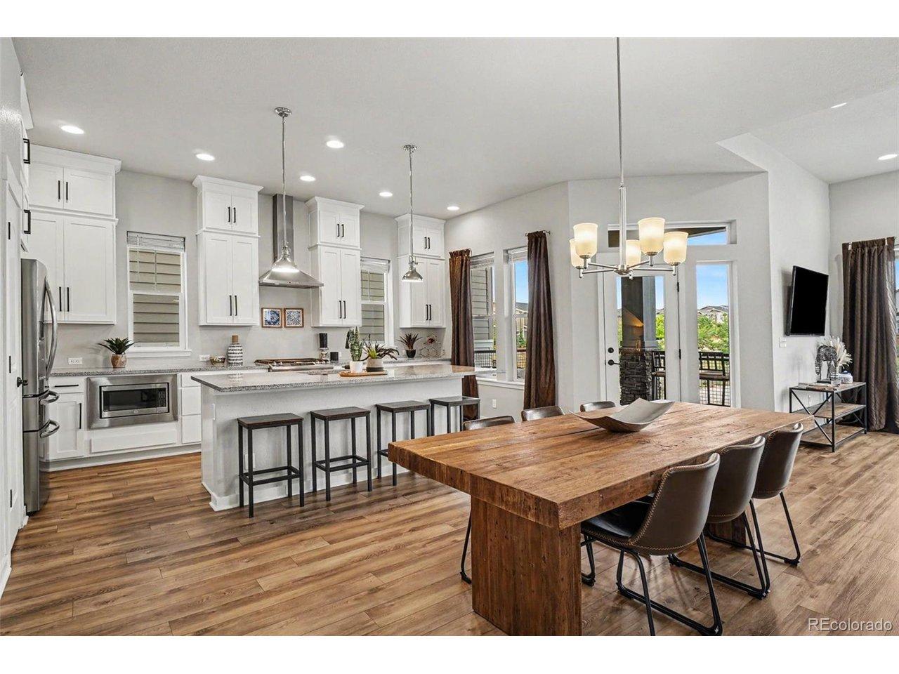 Image 2: Open living spaces