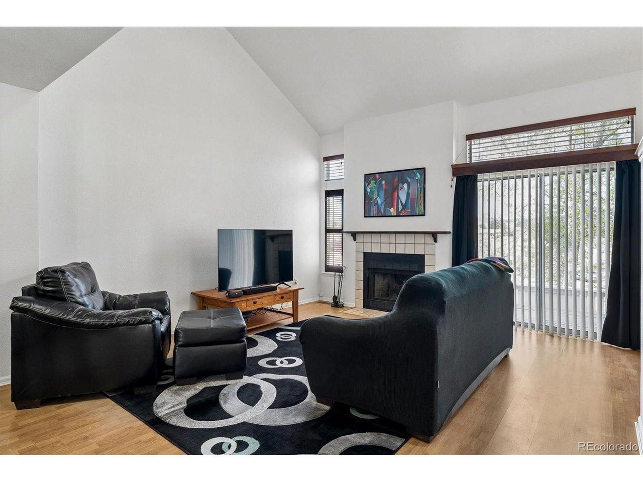 Image 1: Bright living area with vaulted ceilings Image 1: Bright living area with vaulted ceilings
