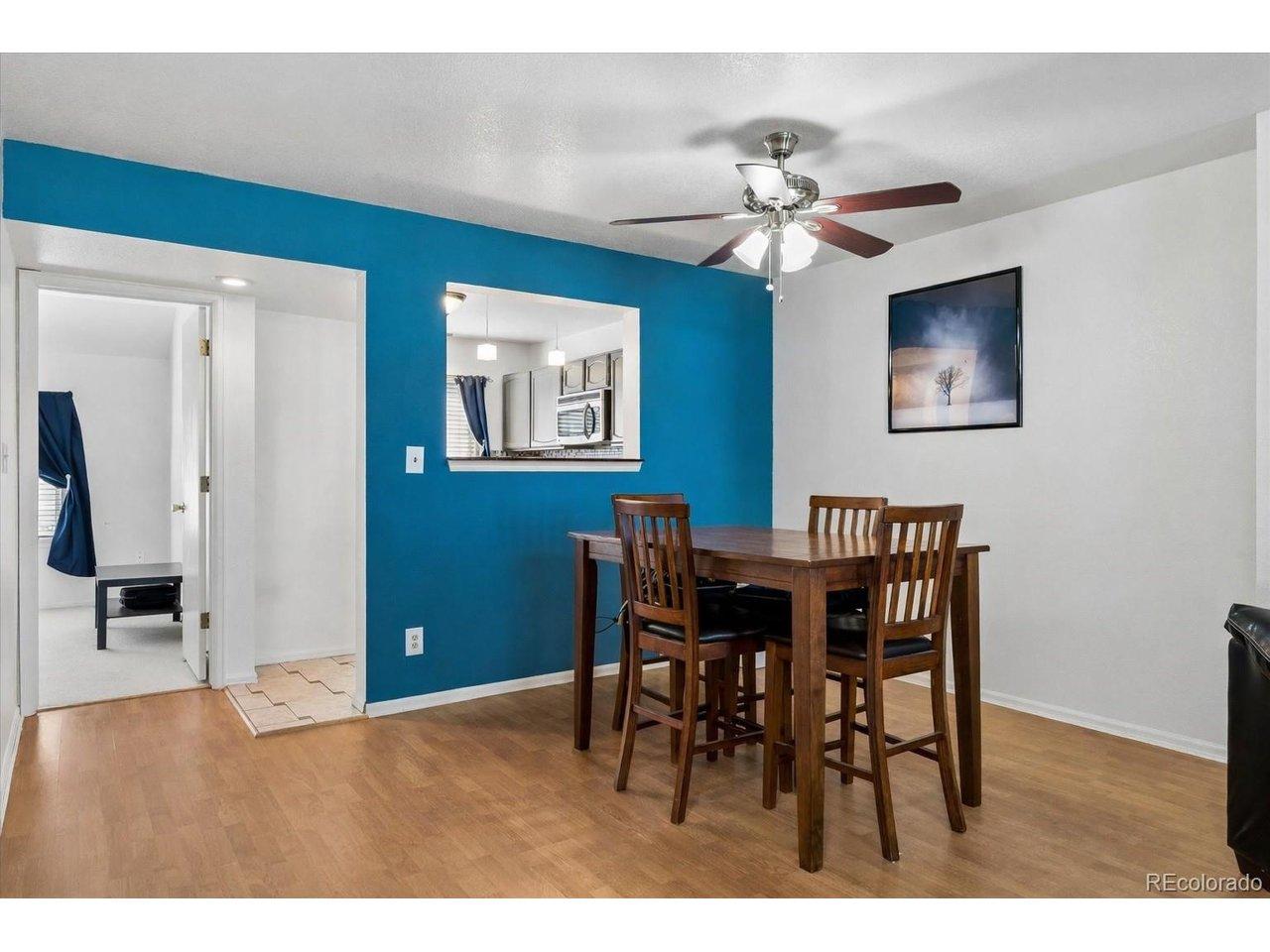 Image 3: Comfortable dining and entertaining space Image 3: Comfortable dining and entertaining space