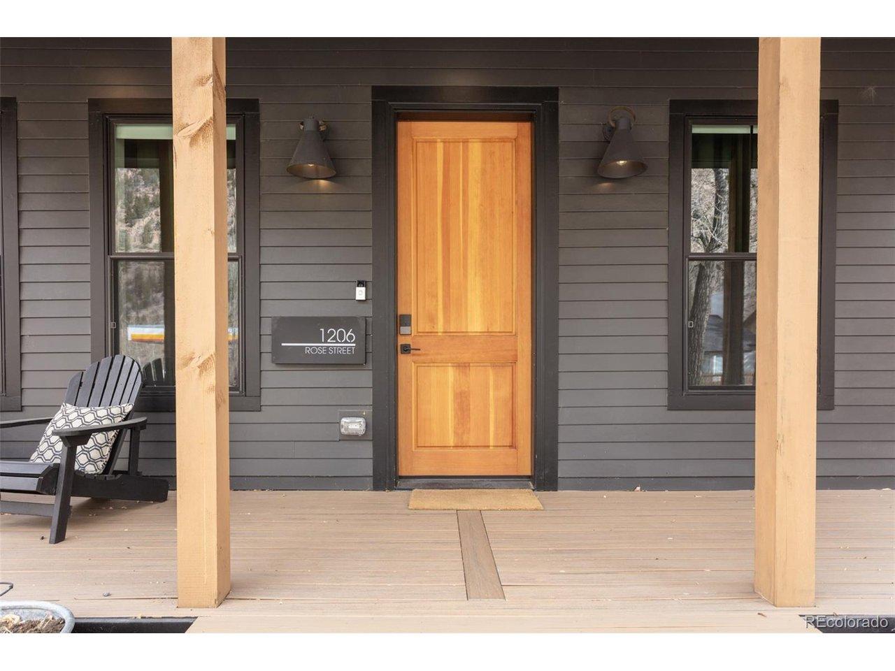 Image 3: Front Entrance