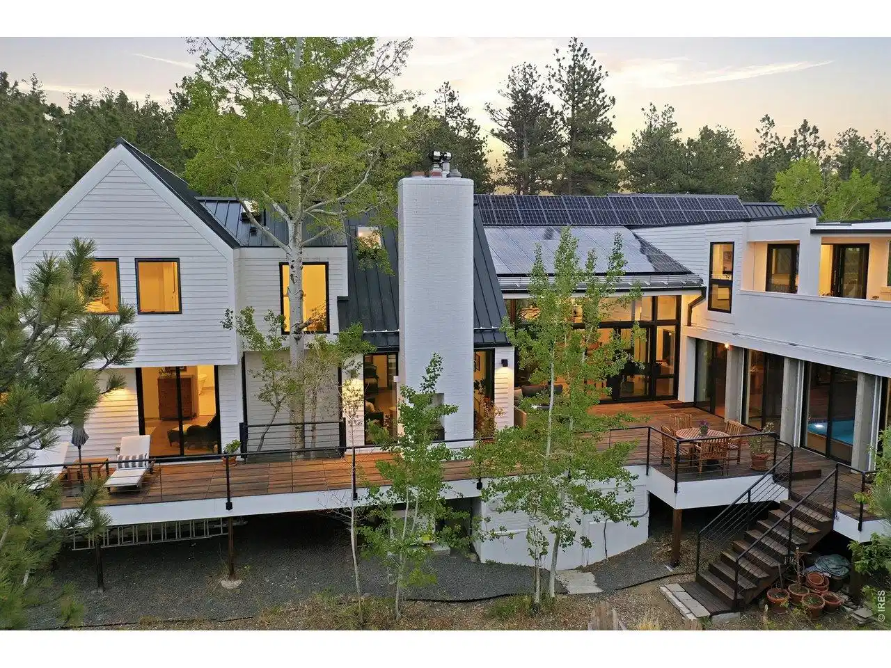 Image 1: High performance construction with exceptional fire resilience, combined with extensive mitigation, offers excellent insurability.