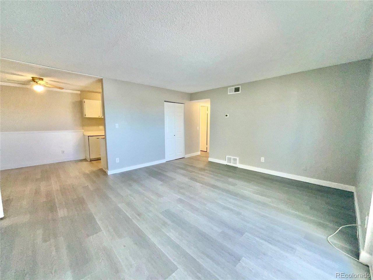 Image 2: Vinyl flooring, unit freshly painted.