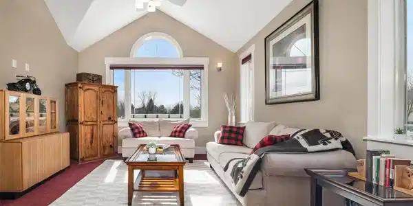 Image 4: Formal Living Room - Furniture Negotiable