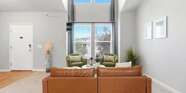 Image 4: Light and bright home Image 4: Light and bright home