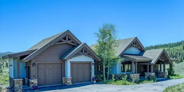 1043 Alpensee Dr