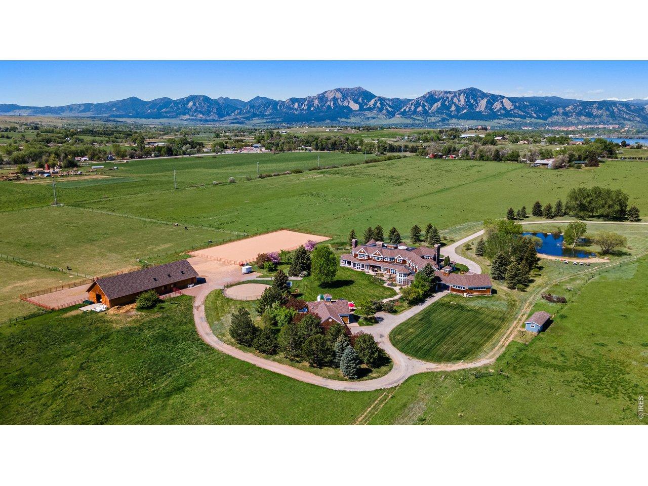Image 4: From every spot on the property there are views, views, views and outdoor areas to enjoy