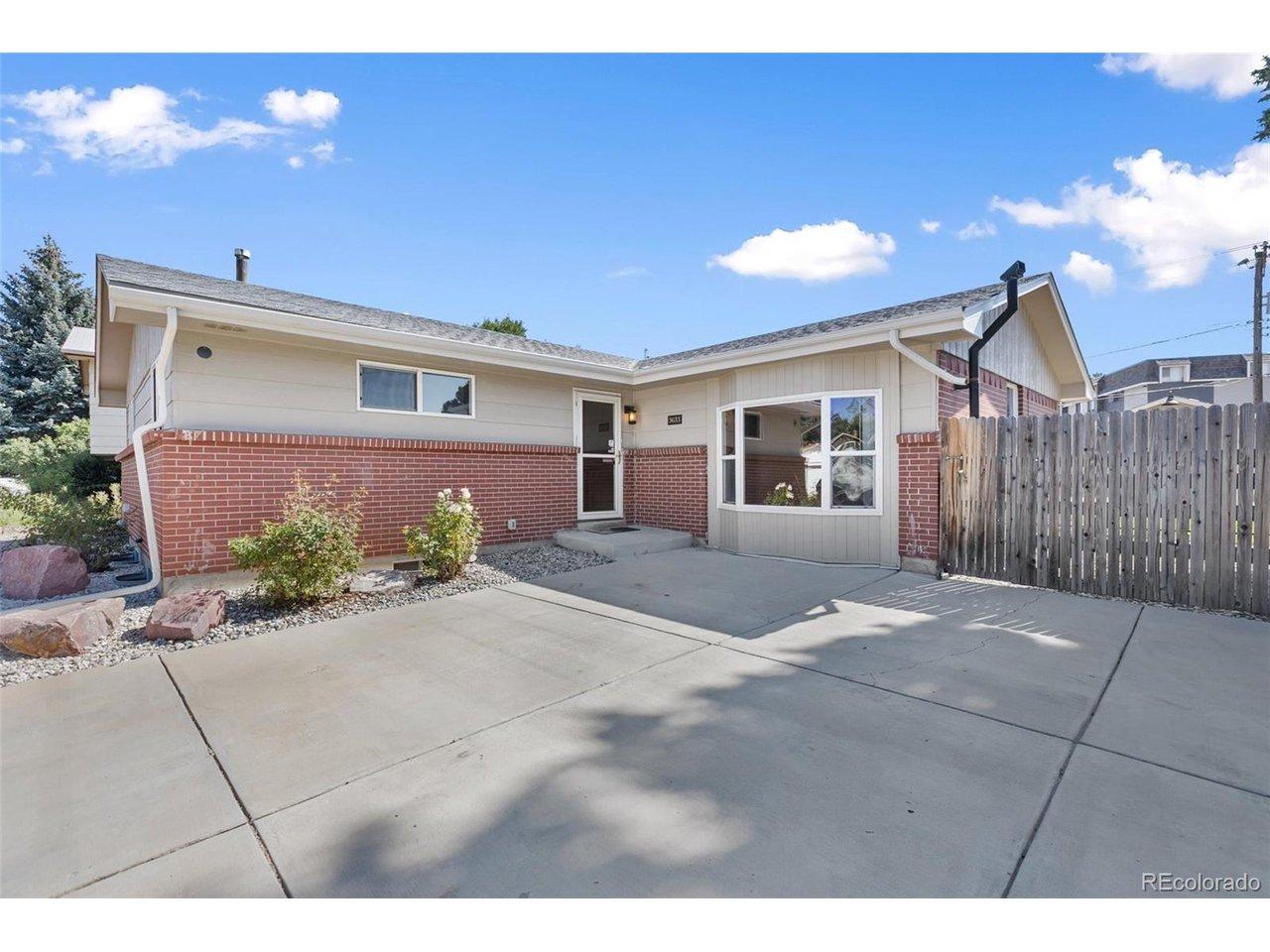 Image 2: Driveway front entrance