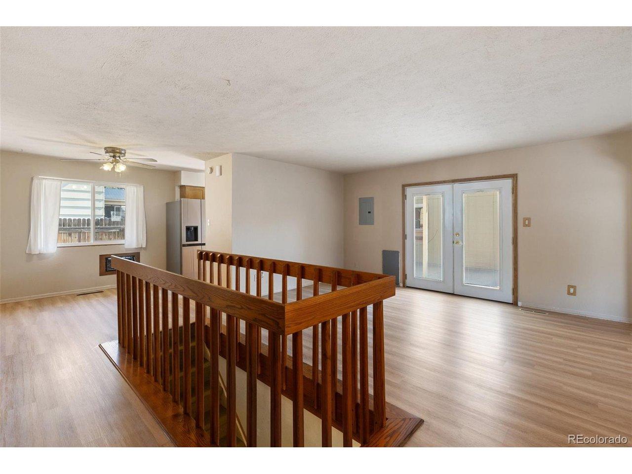 Image 3: Living Room