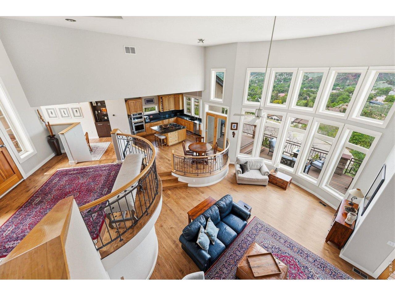 Image 4: Living Room