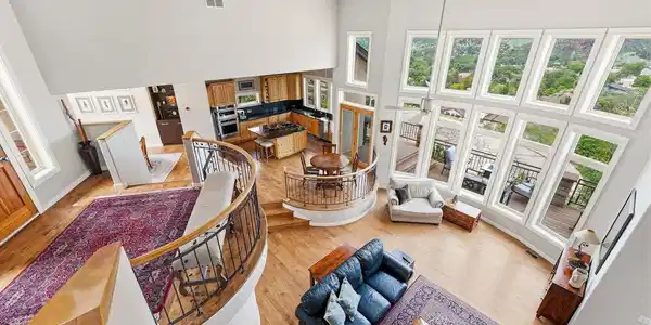 Image 4: Living Room