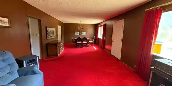 Image 3: Large Living Room Area