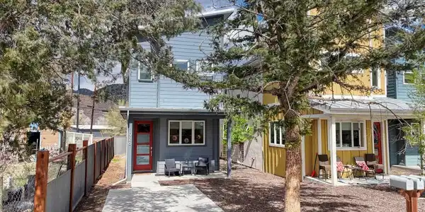 Image 3: Cozy front porch