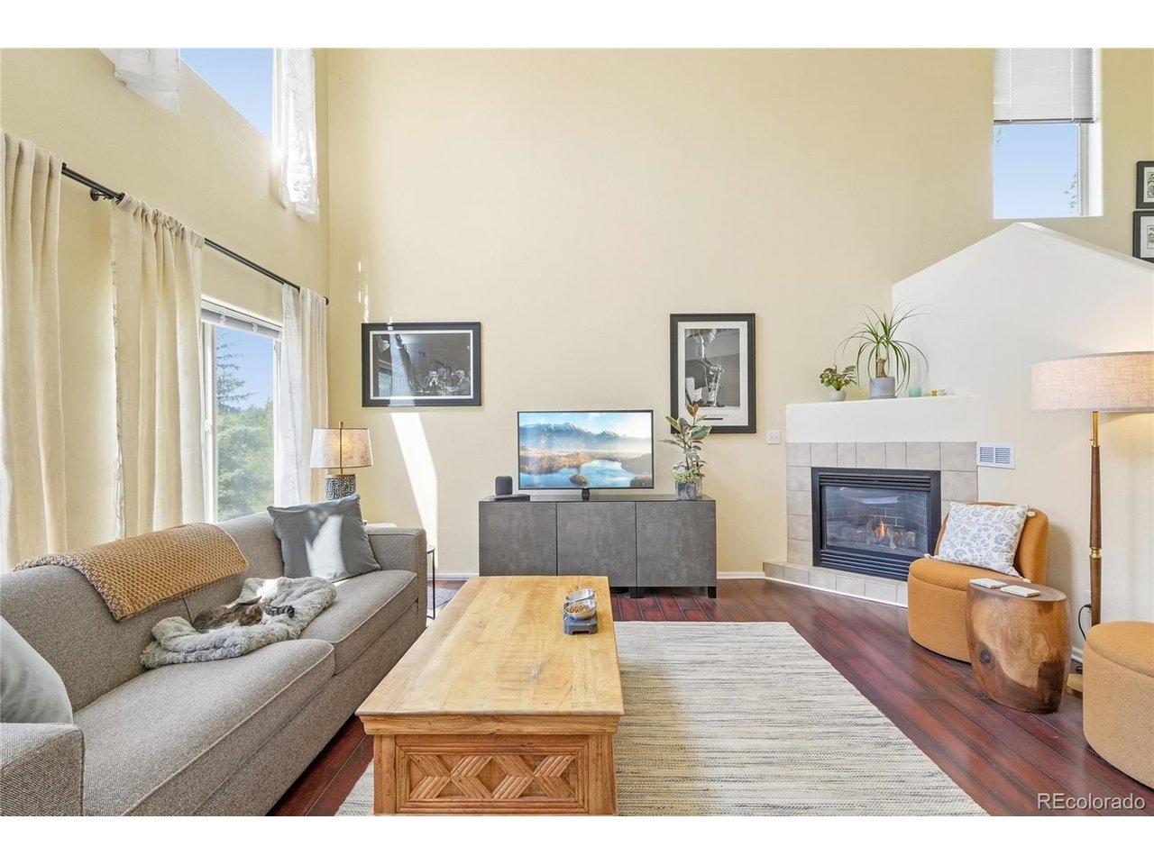 Image 4: Living Room Image 4: Living Room