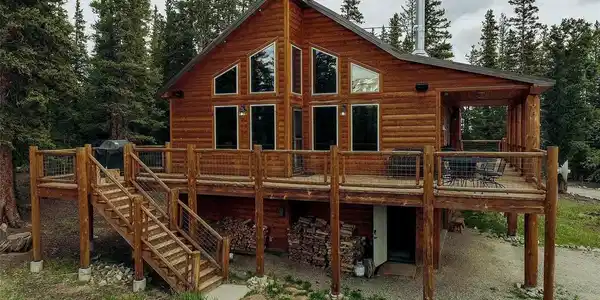 Image 2: Exceptional mountain home