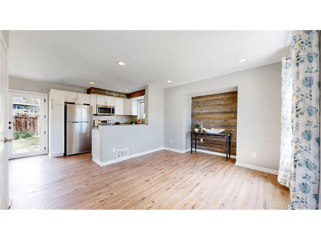 Image 2: Inviting living space upon entry. Image 2: Inviting living space upon entry.