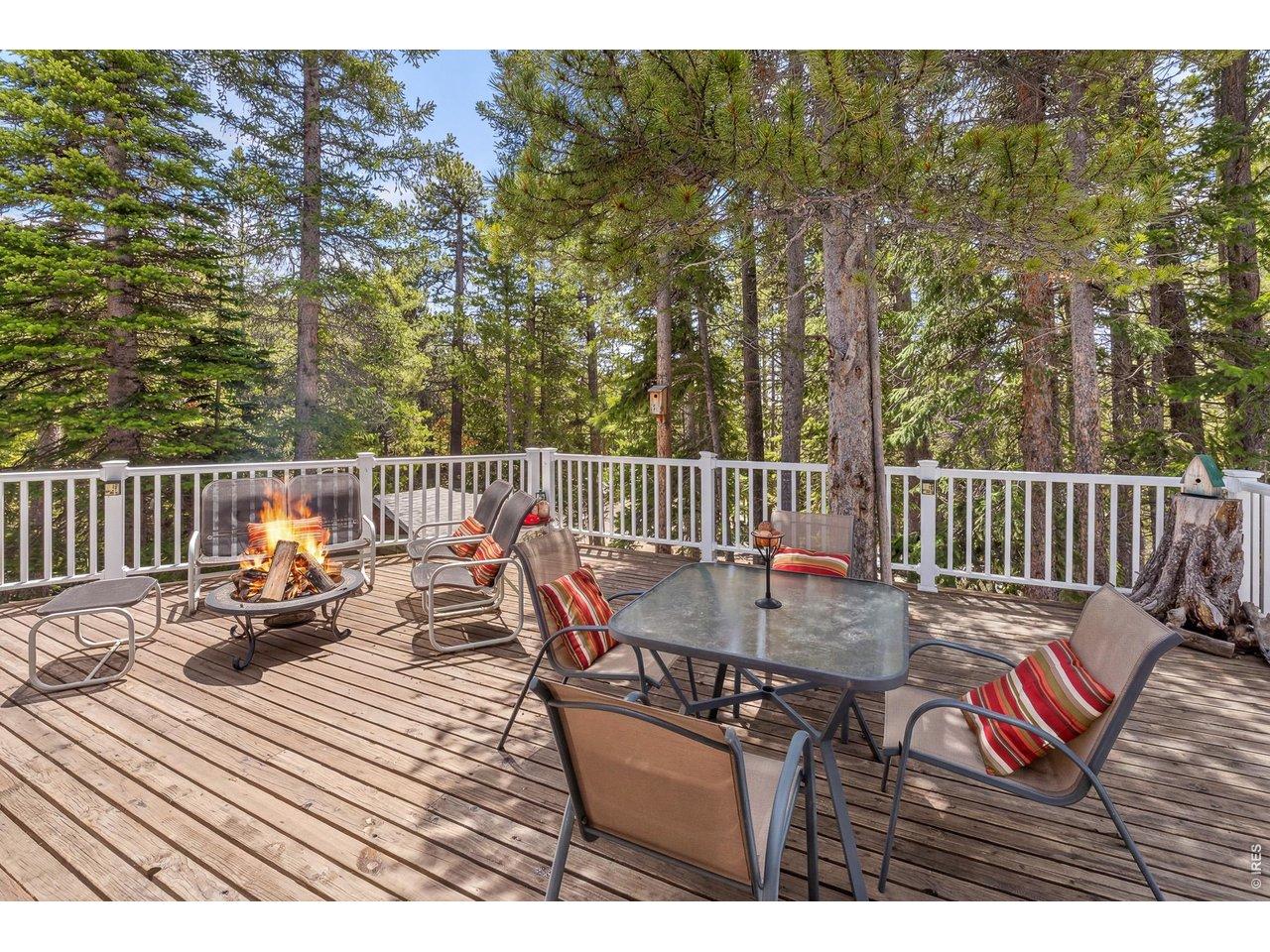 Image 4: Large Deck