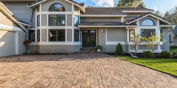 Image 3: Front of Home Image 3: Front of Home