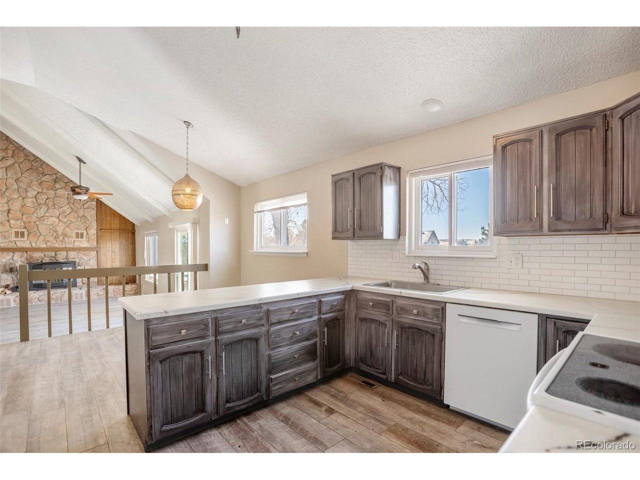 Image 4: Spacious Kitchen Image 4: Spacious Kitchen