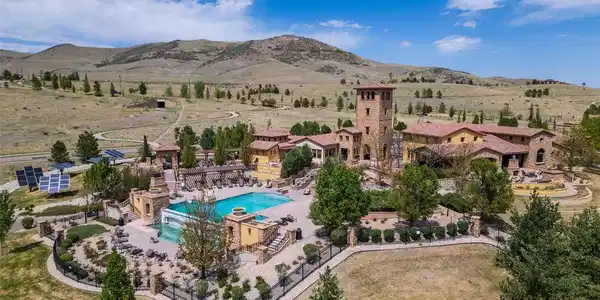 Image 2: Resort Lifestyle