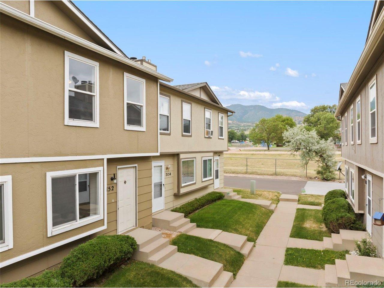 Image 3: Maintenance-free landscaping Image 3: Maintenance-free landscaping