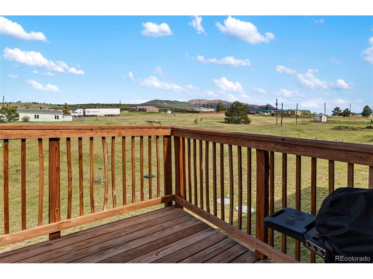 Image 3: Deck with views of Pikes Peak Image 3: Deck with views of Pikes Peak